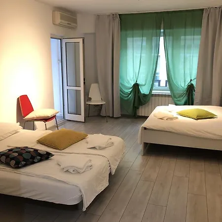 4-26 Mircea Voda Apartment *